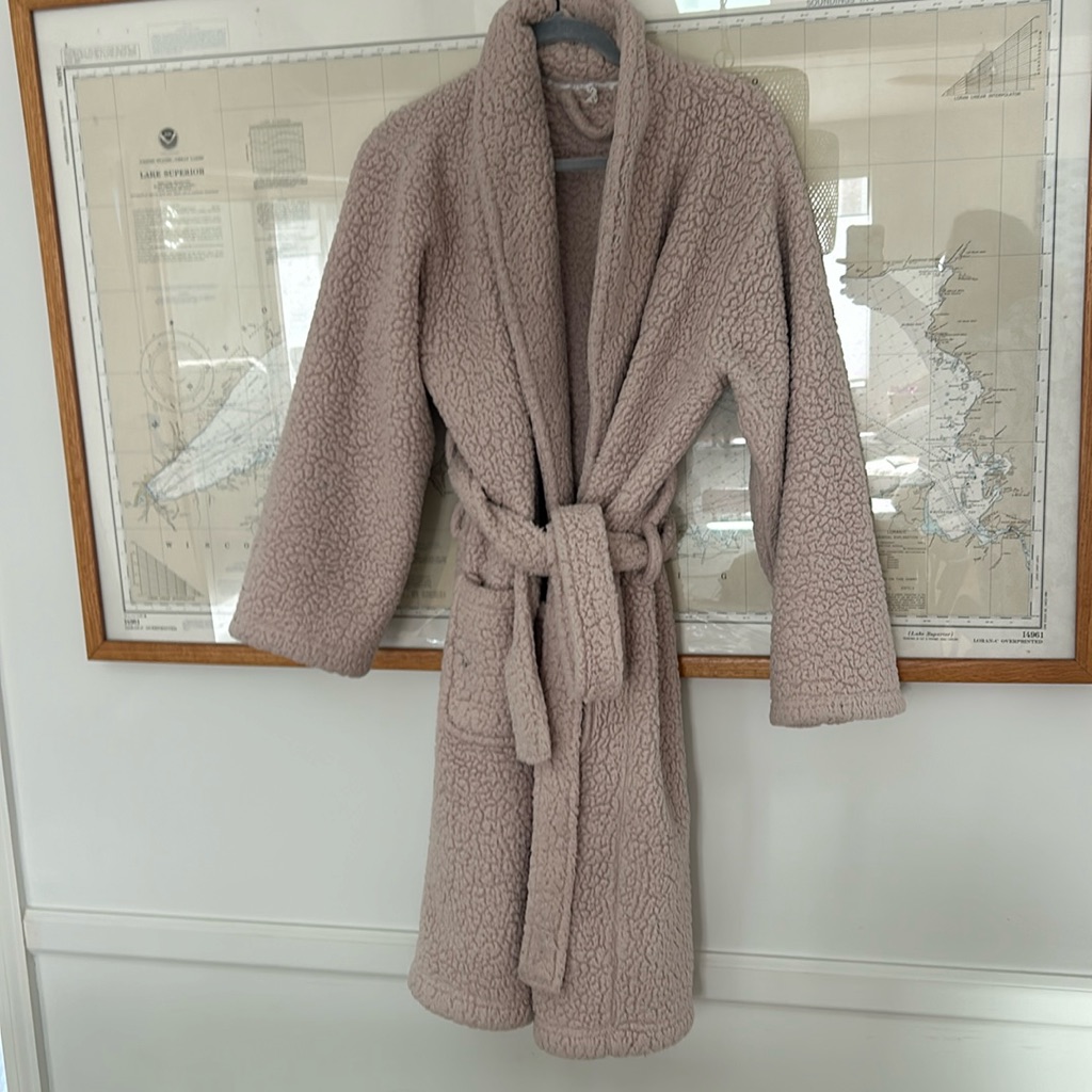 Pottery Barn Robe. Cozy. Smoke Free Home